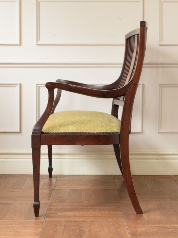 アンティークのソファの側面