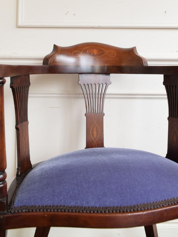 背もたれが美しいアンティークの椅子