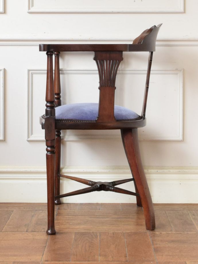 アンティークの椅子の側面