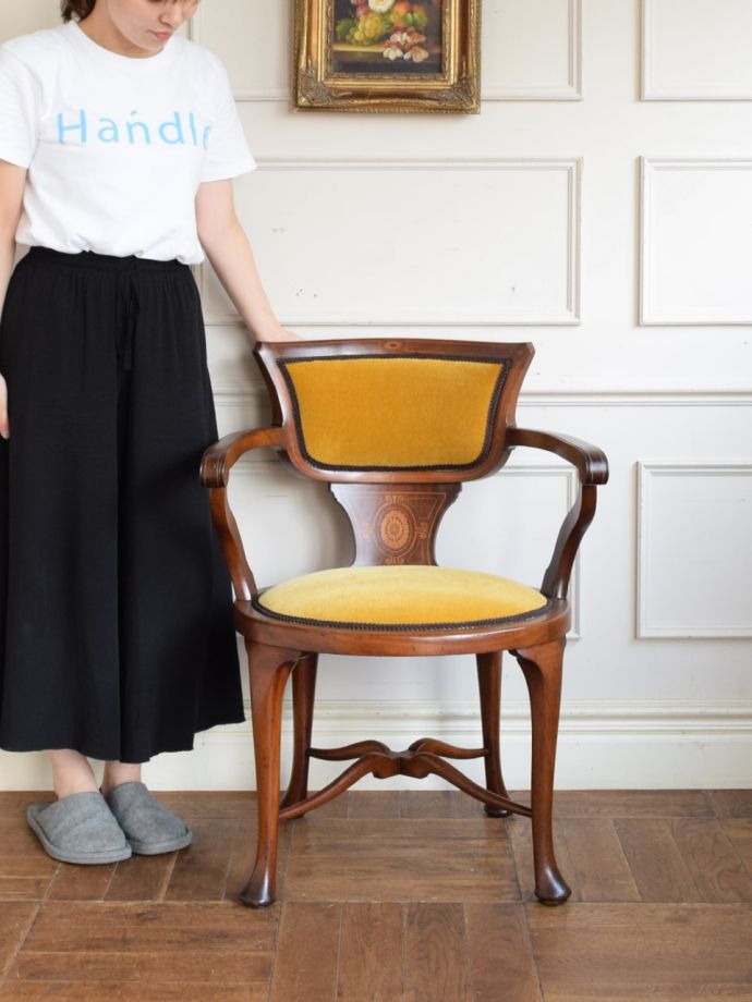 英国アンティークのサロンチェア