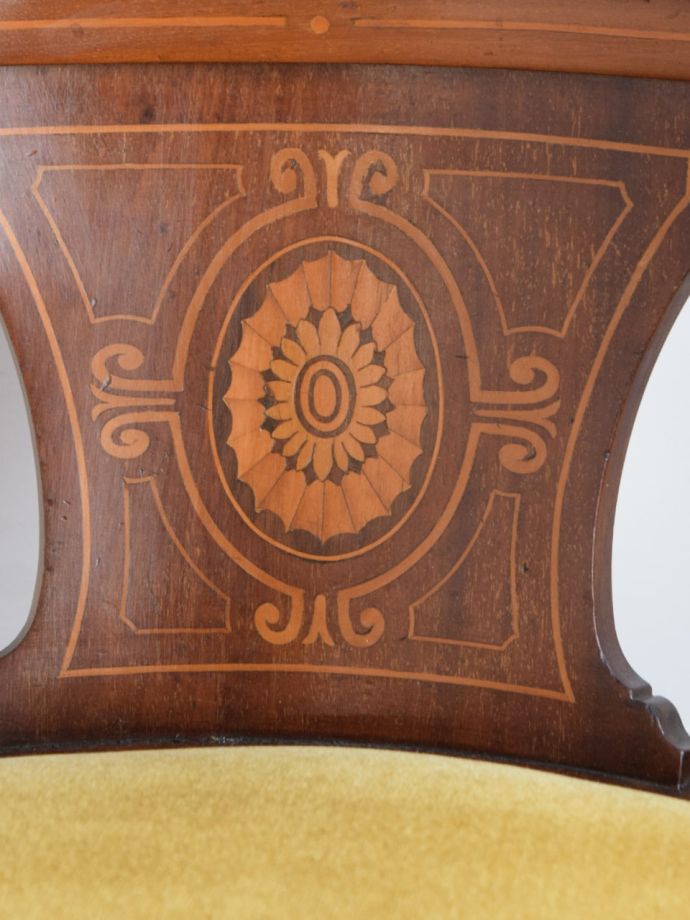 英国アンティークらしい装飾