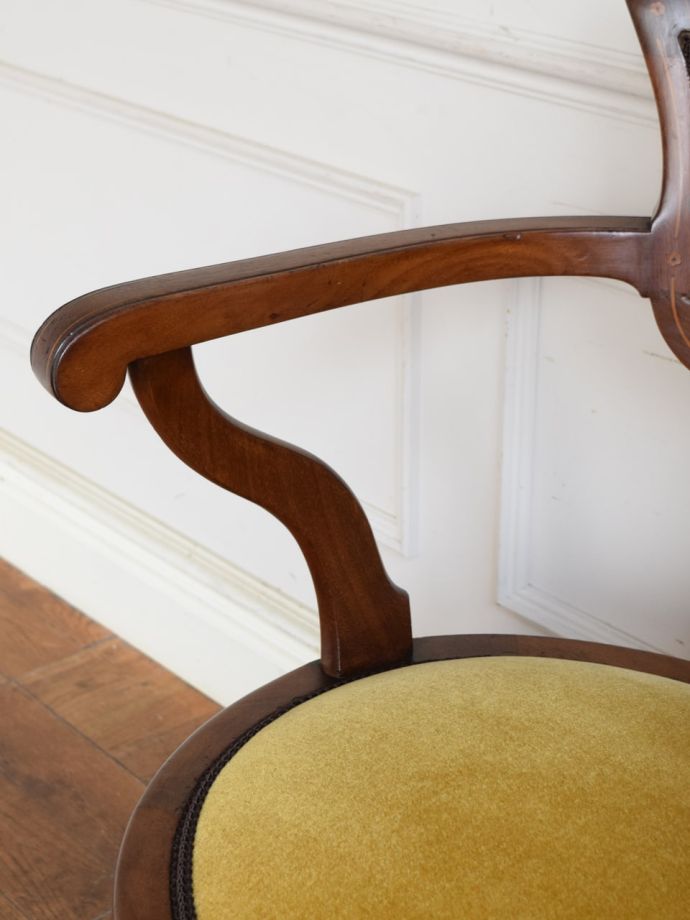 アンティークの椅子のアーム