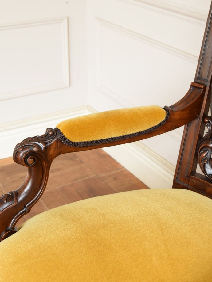 アンティークの椅子のアーム