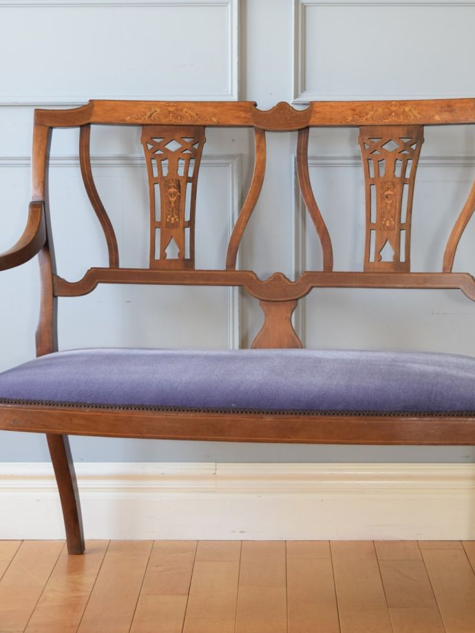 背もたれが美しいアンティークの椅子