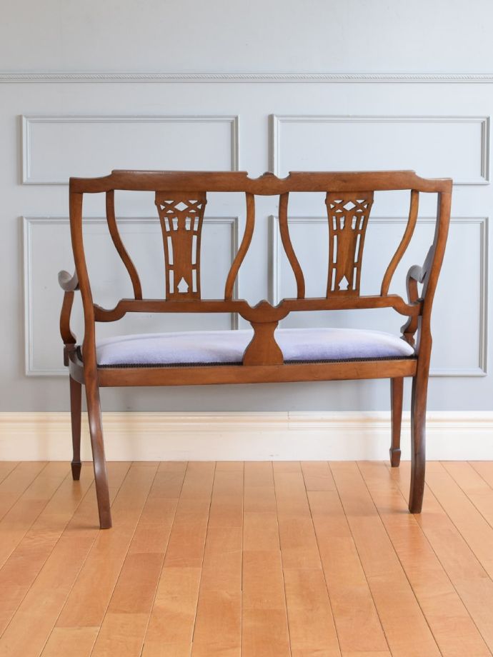 アンティークのセティの後ろ姿