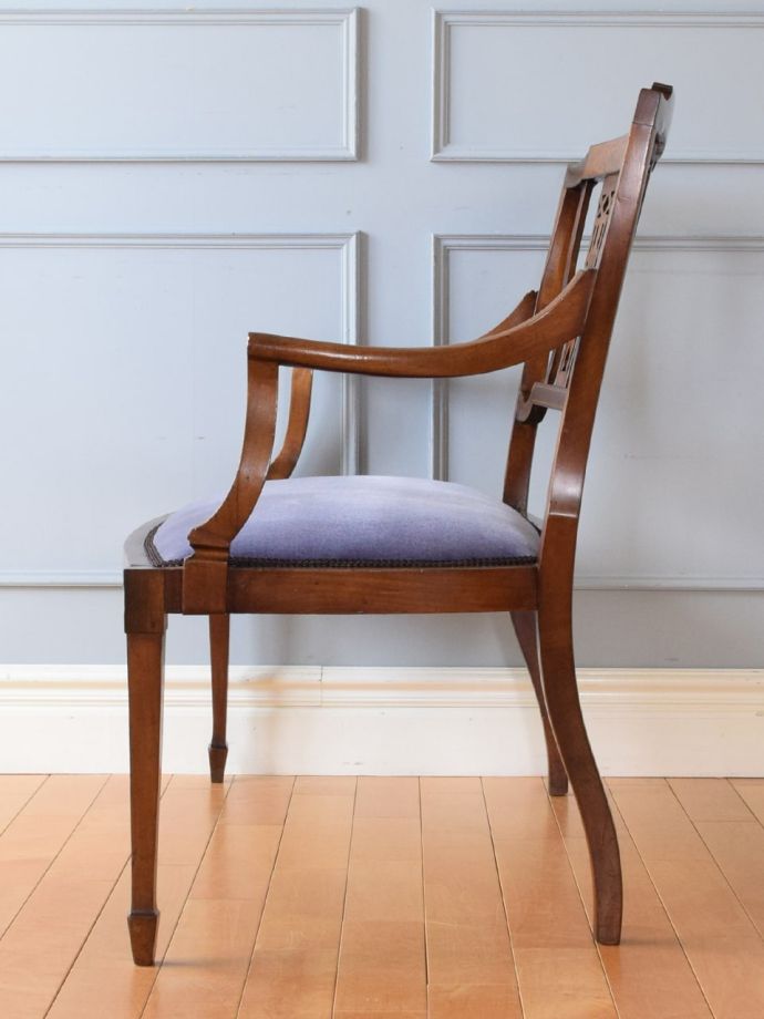 アンティークのソファの側面