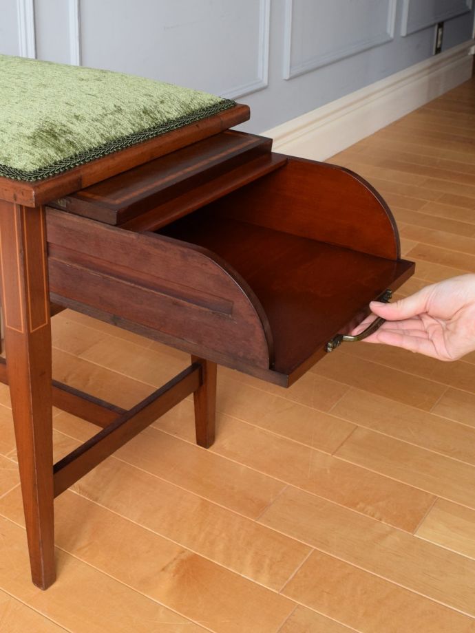 アンティークスツールの収納