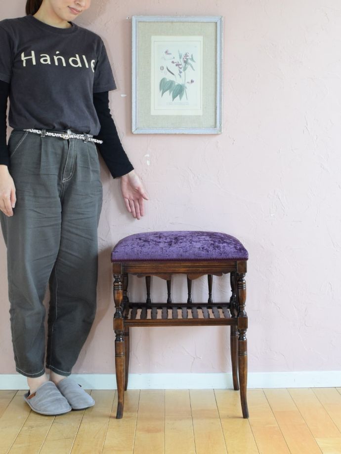 アンティークのピアノスツール