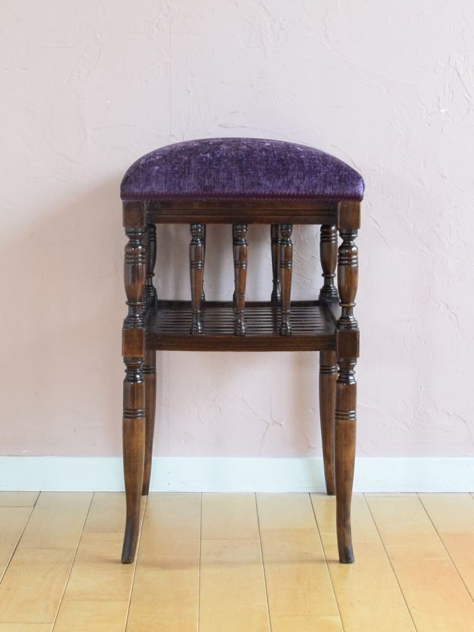 アンティークスツールの側面