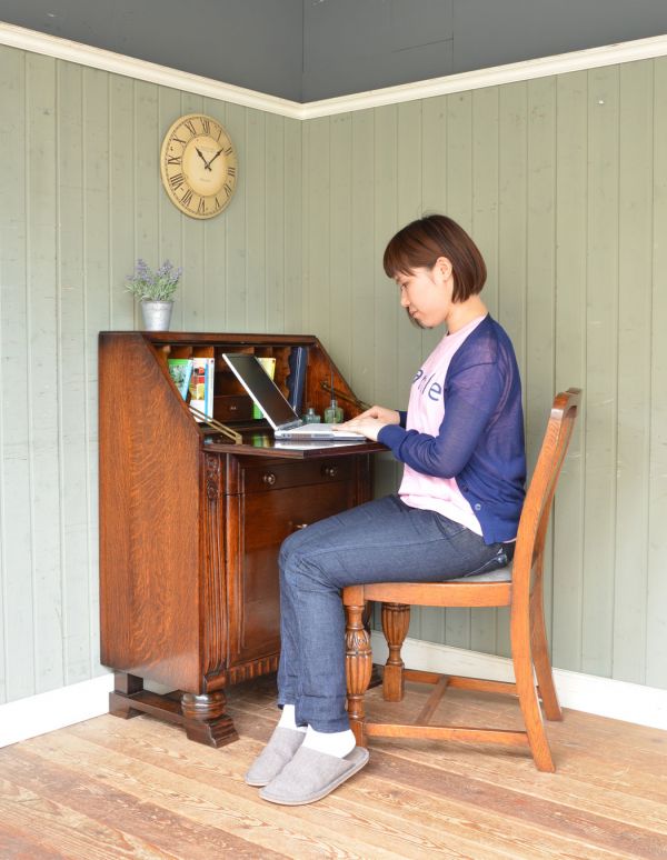 サイドバイサイド アンティーク家具 アンティークの英国家具、どっしりとしたライティングビューロー。落ち着いた雰囲気のビューロー。(q-500-f)