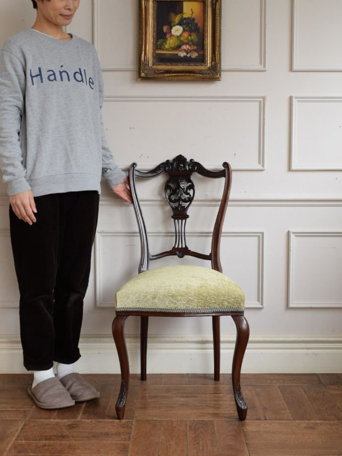 英国アンティークのサロンチェア