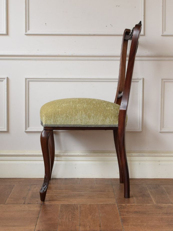 アンティークの椅子の側面