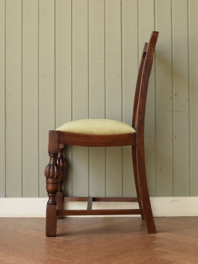 アンティークの椅子の側面