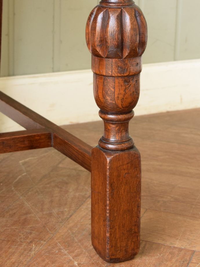 アンティークチェアの脚