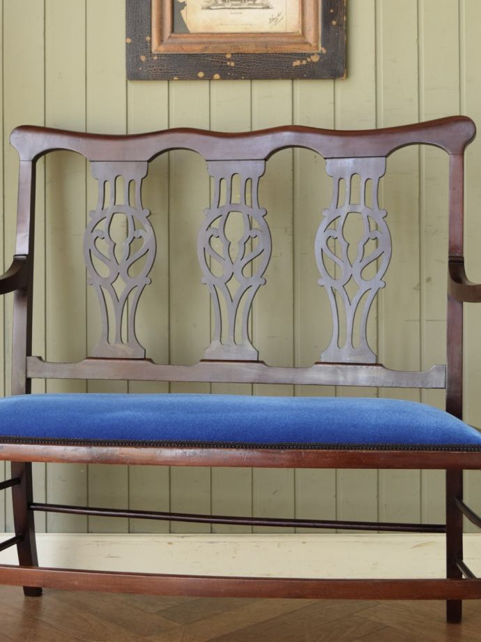 背もたれが美しいアンティークの椅子