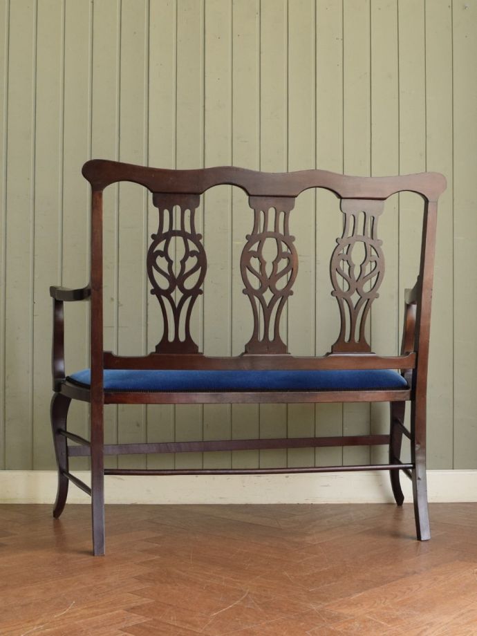 アンティークのセティの後ろ姿