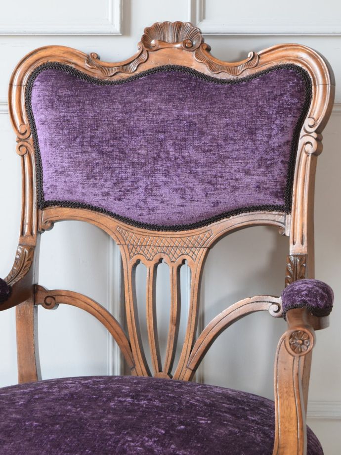 背もたれが美しいアンティークの椅子