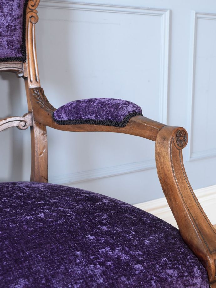 アンティークの椅子のアーム