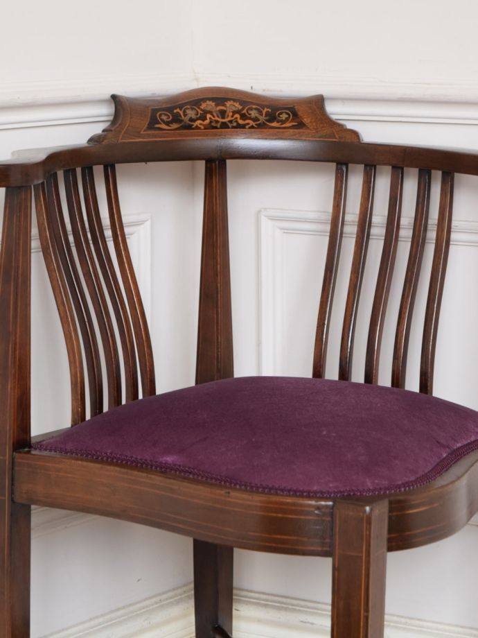 背もたれが美しいアンティークの椅子