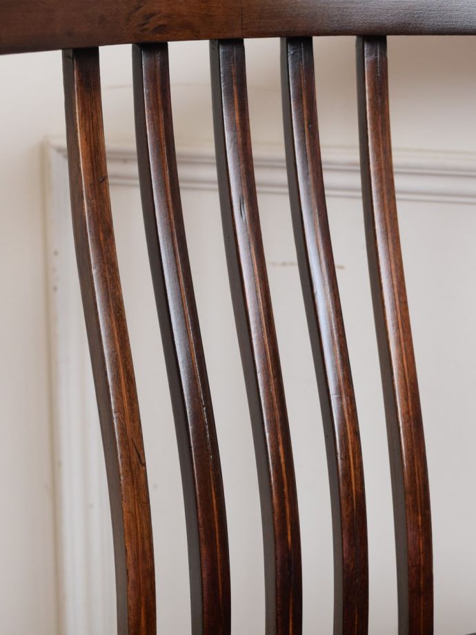 コーナーチェアの背もたれの装飾