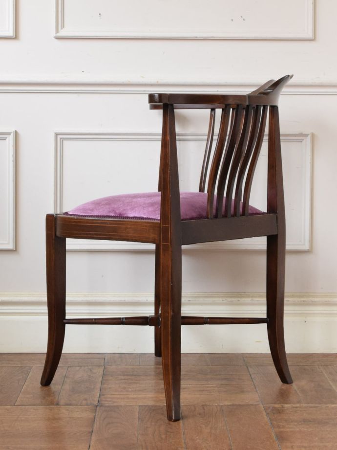 アンティークの椅子の側面