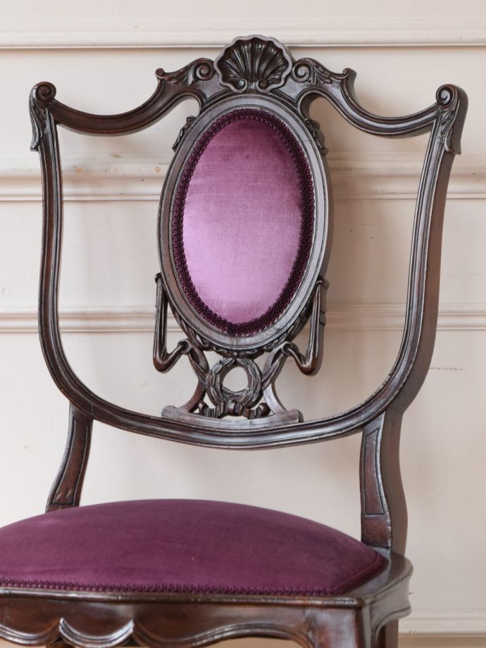 背もたれが美しいアンティークの椅子