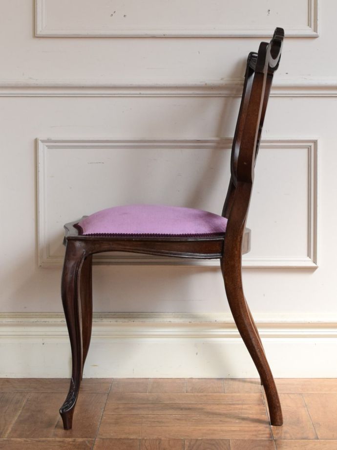 アンティークの椅子の側面