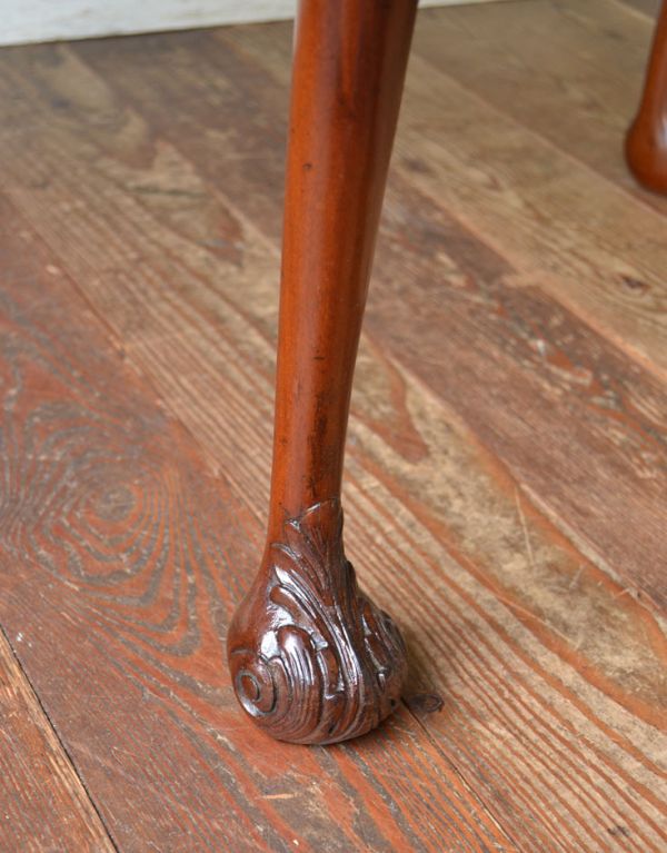 ロイドテーブル アンティーク家具 英国のアンティーク家具、ゴージャスな半月型の引き出し付コンソールテーブル。職人の技が光るテーブルです。(q-510-f)