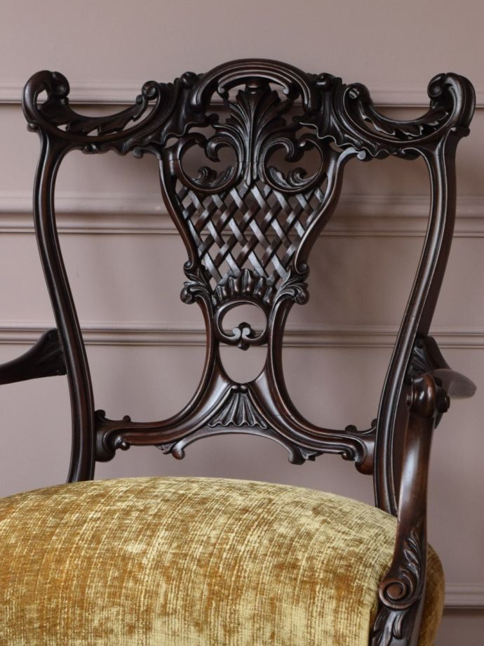 背もたれが美しいアンティークの椅子