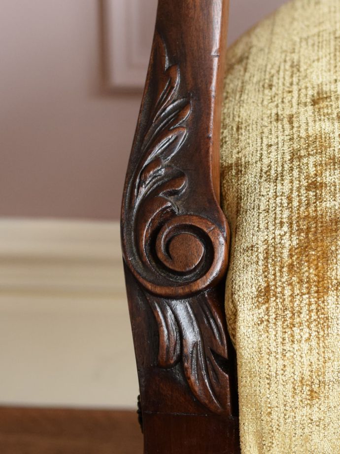 アンティークらしい彫