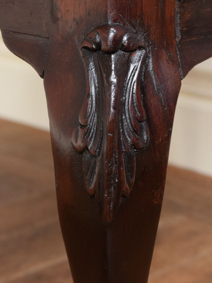 アンティークチェアの装飾