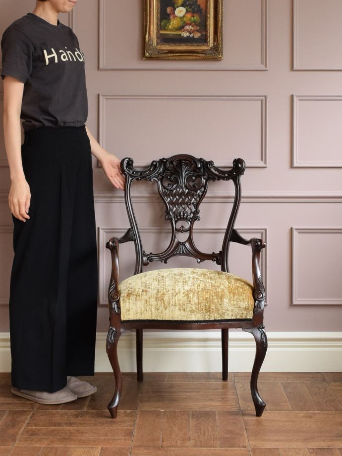 英国アンティークのサロンチェア