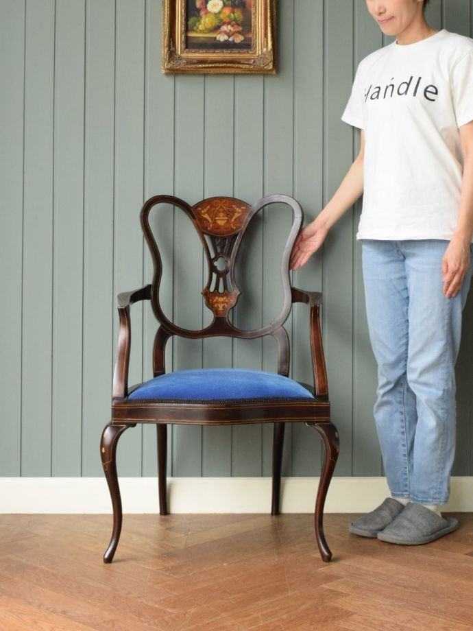 英国アンティークのサロンチェア