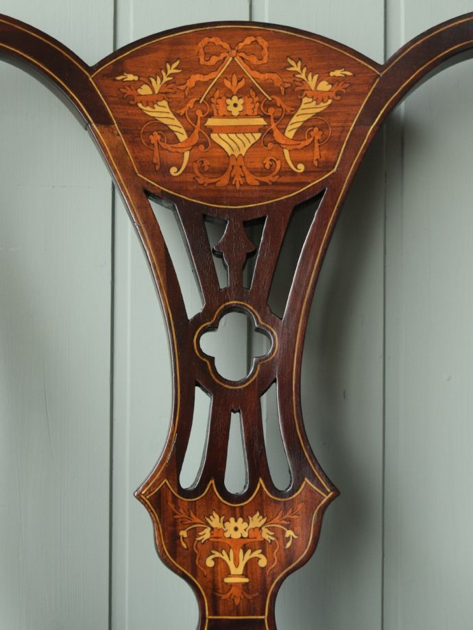 英国アンティークらしい装飾