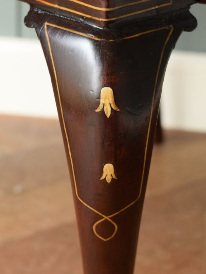 アンティークチェアの装飾