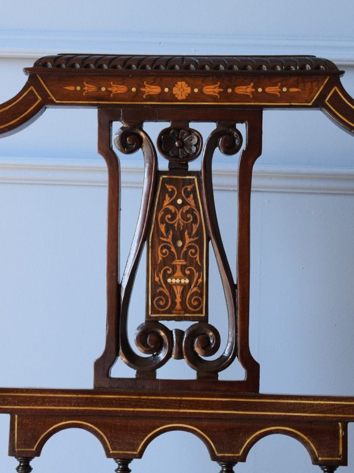 英国アンティークらしい装飾