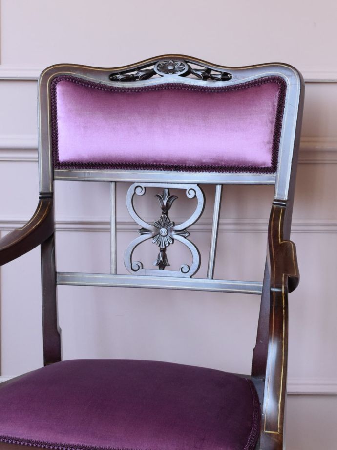 背もたれが美しいアンティークの椅子