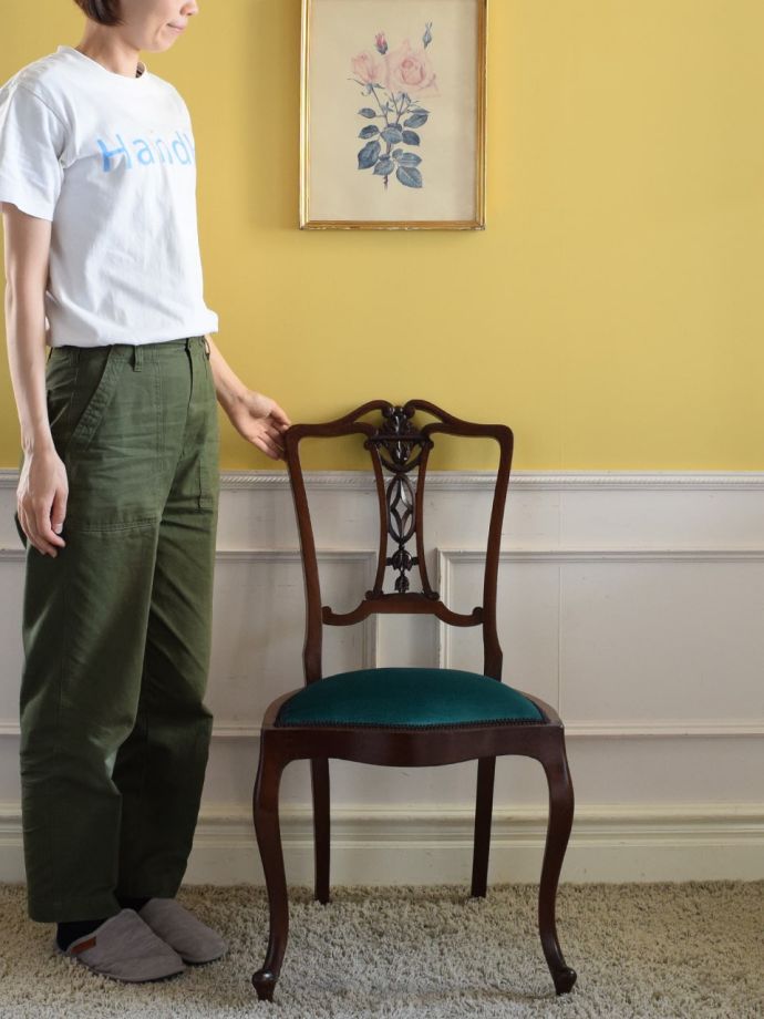 英国アンティークのサロンチェア