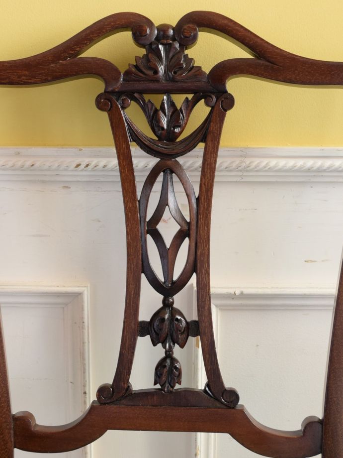 英国アンティークらしい装飾