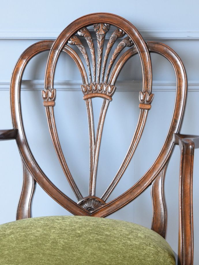 背もたれが美しいアンティークの椅子