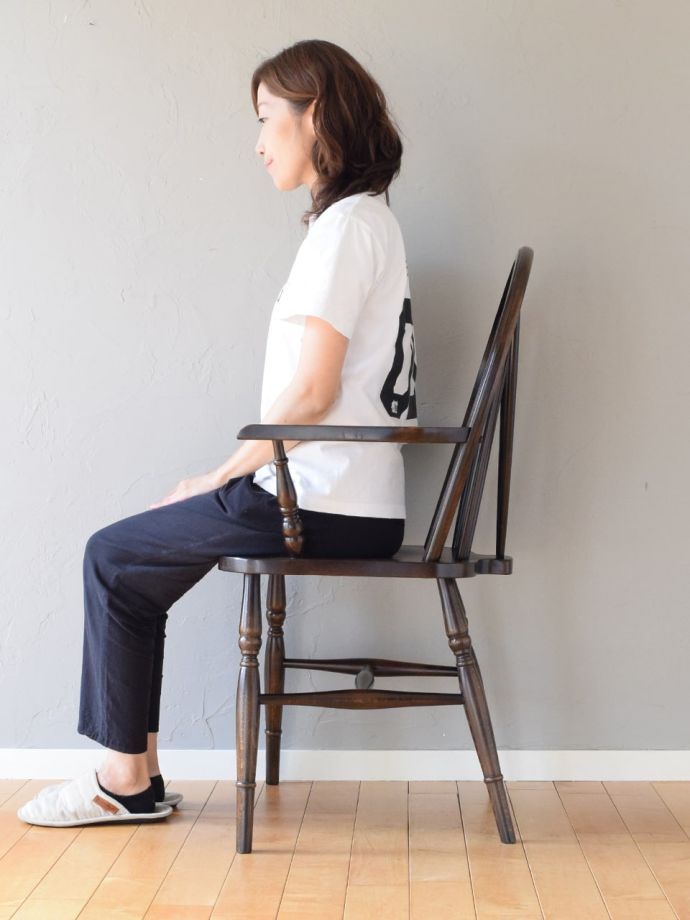 アンティークチェアの横顔