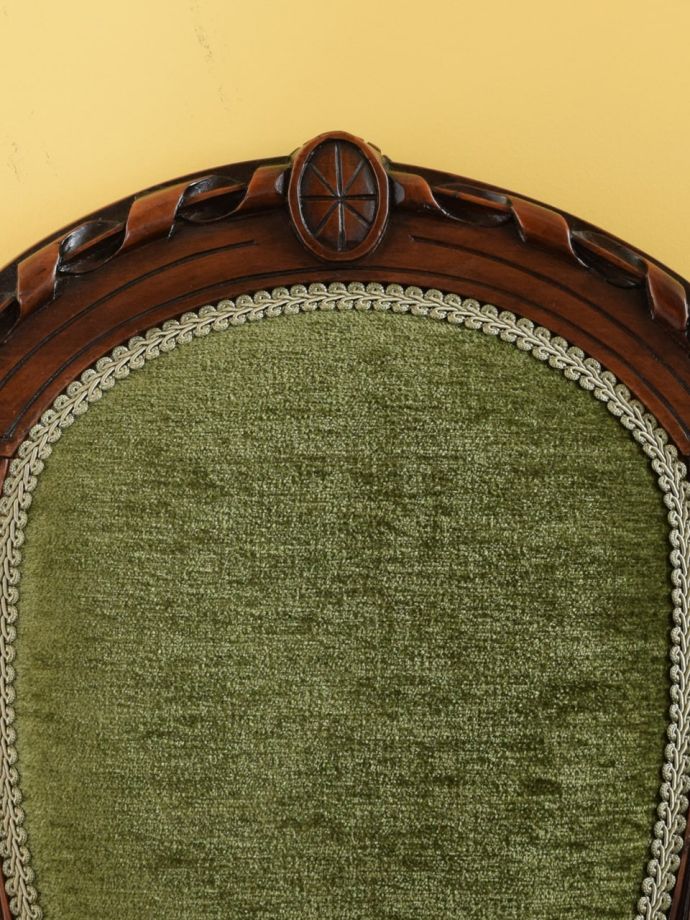 英国アンティークらしい装飾