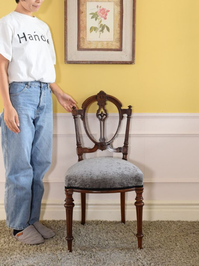 英国アンティークのサロンチェア