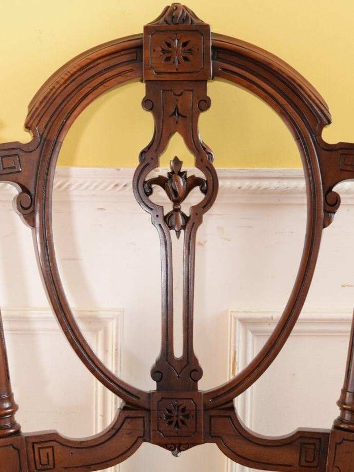 英国アンティークらしい装飾