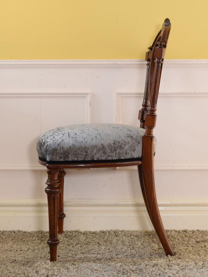 アンティークの椅子の側面