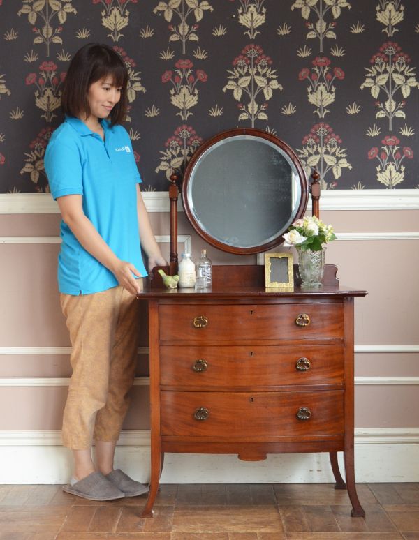 サイドバイサイド　アンティーク家具　アンティーク英国家具、マホガニー材のドレッシングチェスト。落ち着きと品のあるデザイン。(q-525-f)