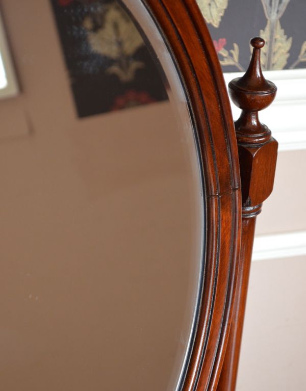 サイドバイサイド　アンティーク家具　アンティーク英国家具、マホガニー材のドレッシングチェスト。アンティークの風合いがたっぷりの飾りにウットリ。(q-525-f)