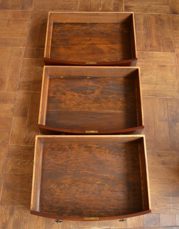 サイドバイサイド　アンティーク家具　アンティーク英国家具、マホガニー材のドレッシングチェスト。引き出しは３杯。(q-525-f)