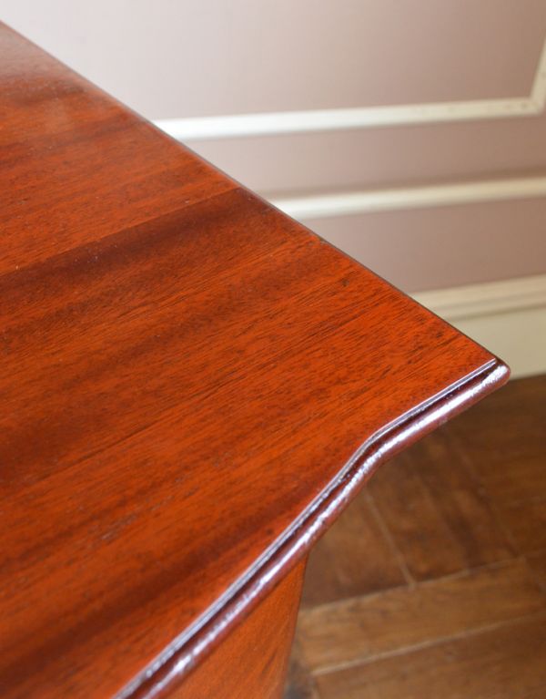 サイドバイサイド　アンティーク家具　アンティーク英国家具、マホガニー材のドレッシングチェスト。落ち着いた茶色です。(q-525-f)