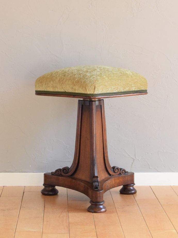 アンティークスツールの側面